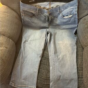 Torrid bombshell crop jeans size 24